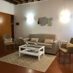 https://ca-del-cortile.hotelinveneto.com
